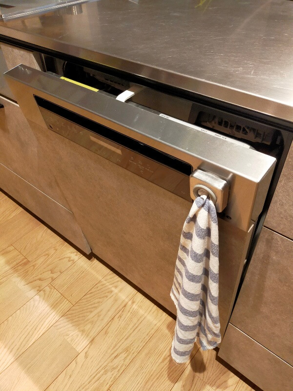 way-of-opening-of-miele-dishwasher①